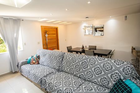 Casa de condomínio à venda com 66m², 2 quartos e 2 vagas Casa de condomínio à venda com 66m², 2 quartos e 2 vagasSala