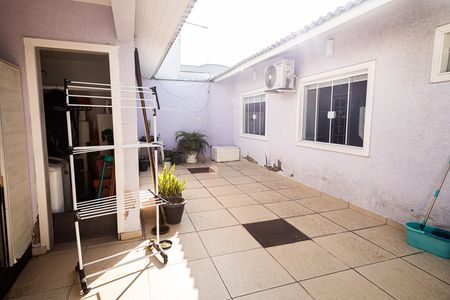 Casa de condomínio à venda com 66m², 2 quartos e 2 vagas Casa de condomínio à venda com 66m², 2 quartos e 2 vagasQuintal