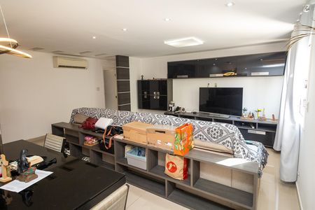 Casa de condomínio à venda com 66m², 2 quartos e 2 vagas Casa de condomínio à venda com 66m², 2 quartos e 2 vagasSala