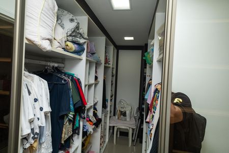 Casa de condomínio à venda com 66m², 2 quartos e 2 vagas Casa de condomínio à venda com 66m², 2 quartos e 2 vagasCloset