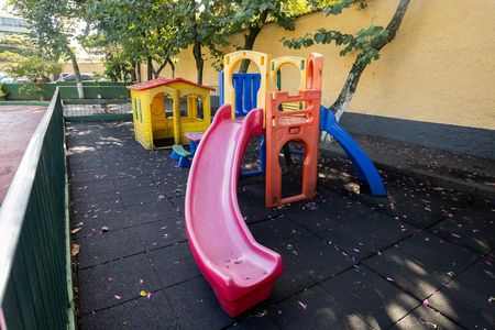 Casa de condomínio à venda com 66m², 2 quartos e 2 vagas Casa de condomínio à venda com 66m², 2 quartos e 2 vagasÁrea comum - Playground