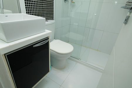 Casa de condomínio à venda com 66m², 2 quartos e 2 vagas Casa de condomínio à venda com 66m², 2 quartos e 2 vagasBanheiro