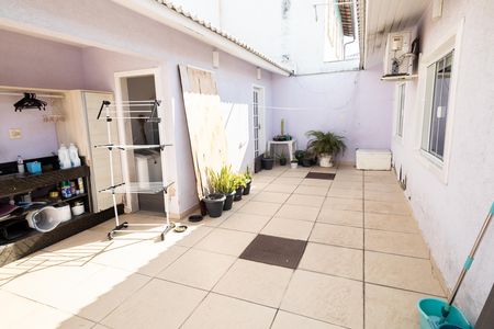 Casa de condomínio à venda com 66m², 2 quartos e 2 vagas Casa de condomínio à venda com 66m², 2 quartos e 2 vagasQuintal
