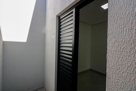 Casa à venda com 140m², 3 quartos e 2 vagas Casa à venda com 140m², 3 quartos e 2 vagasÁrea externa do quarto 2