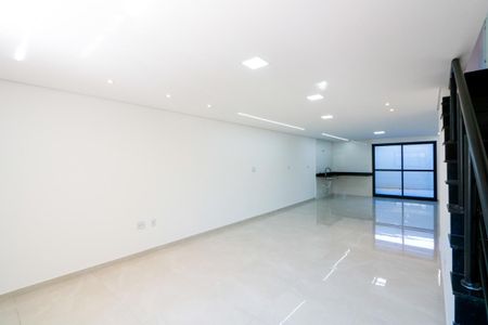 Casa à venda com 140m², 3 quartos e 2 vagas Casa à venda com 140m², 3 quartos e 2 vagasSala