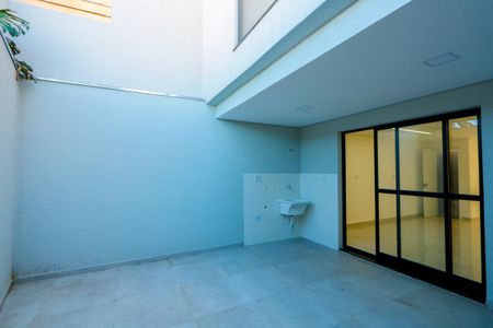 Casa à venda com 140m², 3 quartos e 2 vagas Casa à venda com 140m², 3 quartos e 2 vagasÁrea de serviço