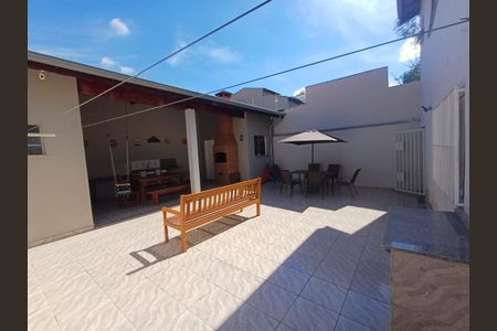 Área externa de casa à venda com 4 quartos, 250m² em Parque Jambeiro, Campinas