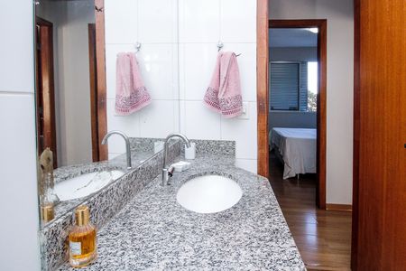 Apartamento à venda com 147m², 5 quartos e 2 vagasBanheiro