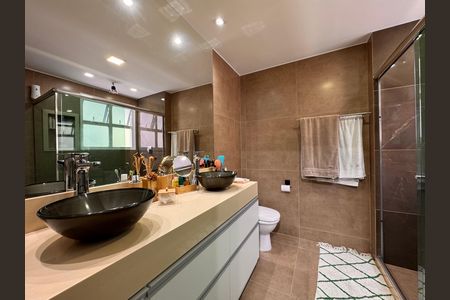 Casa de condomínio para alugar com 226m², 3 quartos e 3 vagasSuíte 1 (Master) - Banheiro