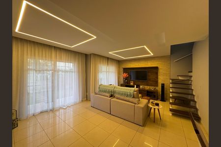 Sala de casa de condomínio para alugar com 3 quartos, 226m² em Recreio dos Bandeirantes, Rio de Janeiro