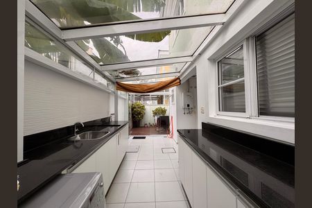 Casa de condomínio para alugar com 226m², 3 quartos e 3 vagasCozinha e Área de Serviço