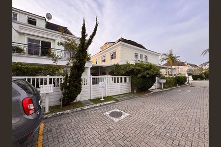 Casa de condomínio para alugar com 226m², 3 quartos e 3 vagasFachada