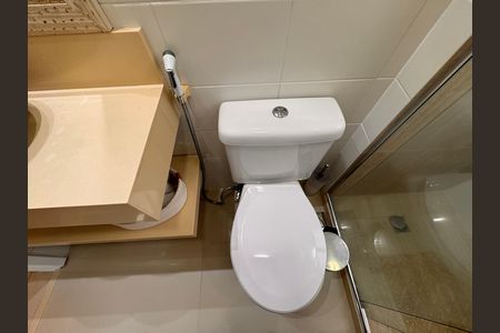 Casa de condomínio para alugar com 226m², 3 quartos e 3 vagasBanheiro Social