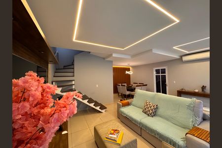 Sala de casa de condomínio para alugar com 3 quartos, 226m² em Recreio dos Bandeirantes, Rio de Janeiro