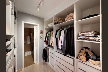 Casa de condomínio para alugar com 226m², 3 quartos e 3 vagasSuíte 1 (Master) - Closet