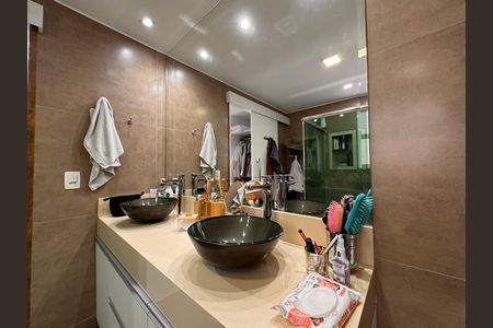 Casa de condomínio para alugar com 226m², 3 quartos e 3 vagasSuíte 1 (Master) - Banheiro
