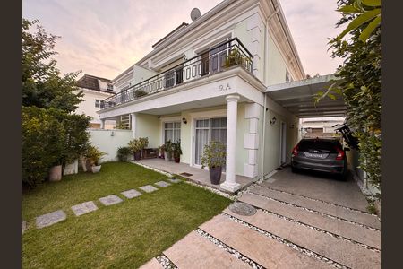 Casa de condomínio para alugar com 226m², 3 quartos e 3 vagasÁrea externa