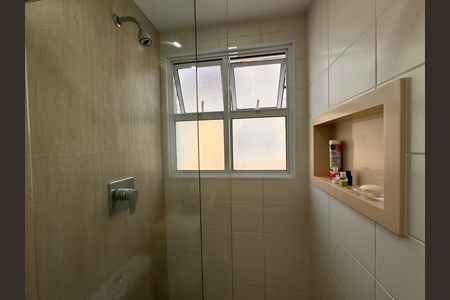 Casa de condomínio para alugar com 226m², 3 quartos e 3 vagasBanheiro Social