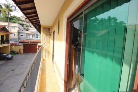 Casa de condomínio para alugar com 115m², 3 quartos e 2 vagasQuarto 1 - Varanda