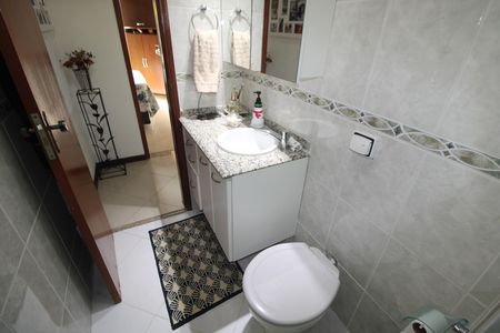 Casa de condomínio para alugar com 115m², 3 quartos e 2 vagasBanheiro