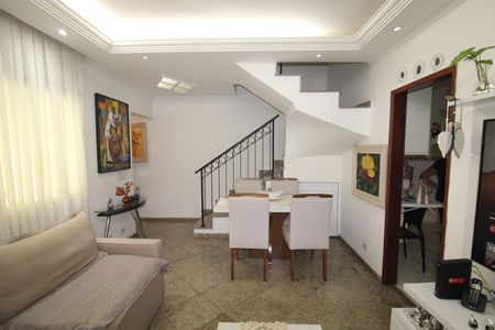 Casa de condomínio para alugar com 115m², 3 quartos e 2 vagasSala