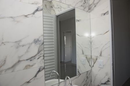 Banheiro de apartamento para alugar com 1 quarto, 50m² em Jardim Santo Eduardo, Embu das Artes