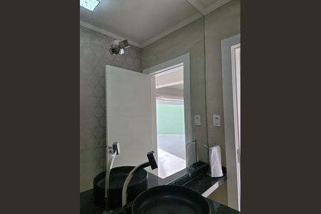 Casa à venda com 300m², 4 quartos e 4 vagas Casa à venda com 300m², 4 quartos e 4 vagasLavabo