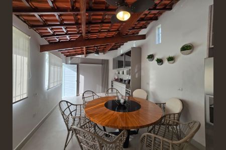 Casa à venda com 300m², 4 quartos e 4 vagas Casa à venda com 300m², 4 quartos e 4 vagasEspaço Gourmet