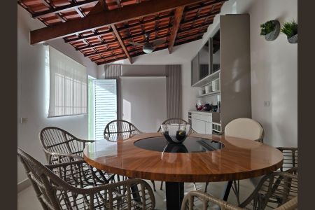 Casa à venda com 300m², 4 quartos e 4 vagas Casa à venda com 300m², 4 quartos e 4 vagasEspaço Gourmet