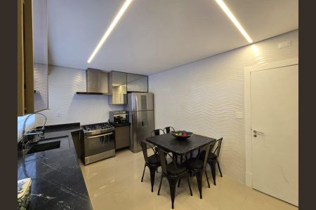 Casa à venda com 300m², 4 quartos e 4 vagas Casa à venda com 300m², 4 quartos e 4 vagasCozinha