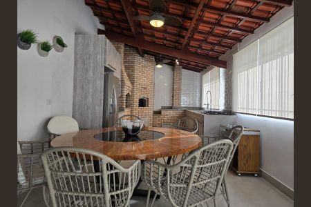 Casa à venda com 300m², 4 quartos e 4 vagas Casa à venda com 300m², 4 quartos e 4 vagasEspaço Gourmet