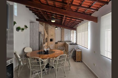 Casa à venda com 300m², 4 quartos e 4 vagas Casa à venda com 300m², 4 quartos e 4 vagasEspaço Gourmet