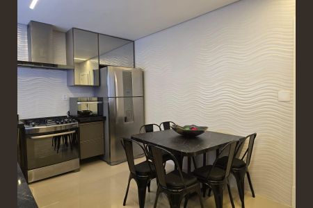 Casa à venda com 300m², 4 quartos e 4 vagas Casa à venda com 300m², 4 quartos e 4 vagasCozinha