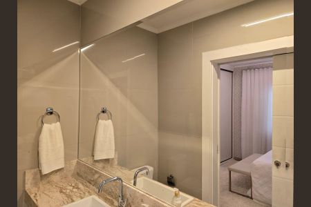 Casa à venda com 300m², 4 quartos e 4 vagas Casa à venda com 300m², 4 quartos e 4 vagasBanheiro da Suíte 1