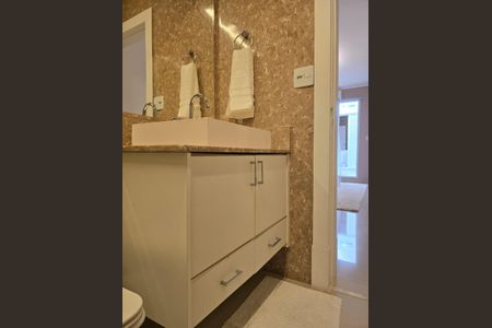 Casa à venda com 300m², 4 quartos e 4 vagas Casa à venda com 300m², 4 quartos e 4 vagasBanheiro da Suíte 2