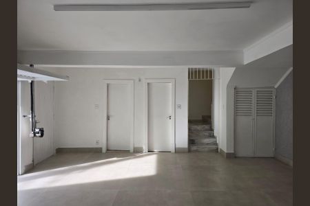 Casa à venda com 300m², 4 quartos e 4 vagas Casa à venda com 300m², 4 quartos e 4 vagasGaragem