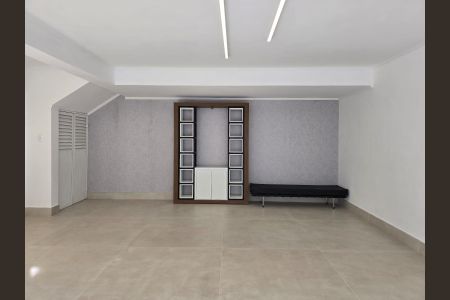 Casa à venda com 300m², 4 quartos e 4 vagas Casa à venda com 300m², 4 quartos e 4 vagasGaragem
