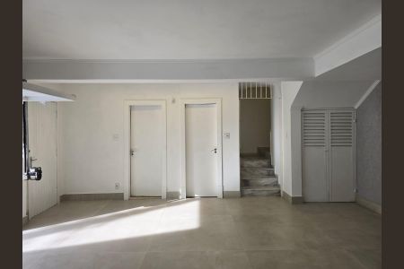 Casa à venda com 300m², 4 quartos e 4 vagas Casa à venda com 300m², 4 quartos e 4 vagasGaragem