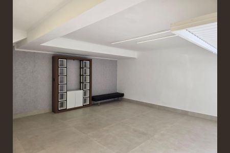 Casa à venda com 300m², 4 quartos e 4 vagas Casa à venda com 300m², 4 quartos e 4 vagasGaragem
