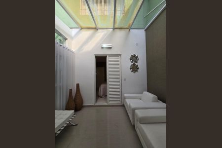 Casa à venda com 300m², 4 quartos e 4 vagas Casa à venda com 300m², 4 quartos e 4 vagasHall entre Suítes 02 e 03