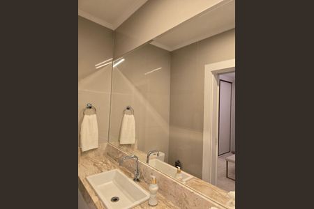 Casa à venda com 300m², 4 quartos e 4 vagas Casa à venda com 300m², 4 quartos e 4 vagasBanheiro da Suíte 1