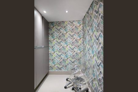Casa à venda com 300m², 4 quartos e 4 vagas Casa à venda com 300m², 4 quartos e 4 vagasEscritório