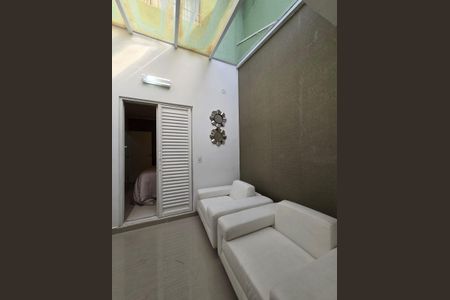 Casa à venda com 300m², 4 quartos e 4 vagas Casa à venda com 300m², 4 quartos e 4 vagasHall entre Suítes 02 e 03