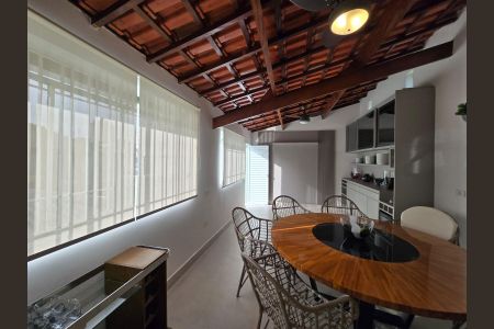 Casa à venda com 300m², 4 quartos e 4 vagas Casa à venda com 300m², 4 quartos e 4 vagasEspaço Gourmet