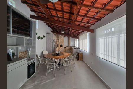 Casa à venda com 300m², 4 quartos e 4 vagas Casa à venda com 300m², 4 quartos e 4 vagasEspaço Gourmet