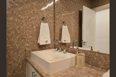Casa à venda com 300m², 4 quartos e 4 vagas Casa à venda com 300m², 4 quartos e 4 vagasBanheiro Social