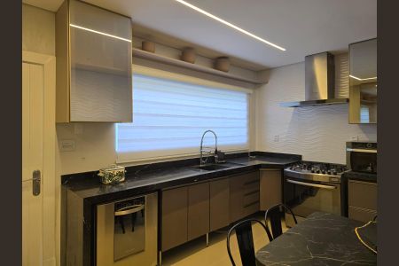 Casa à venda com 300m², 4 quartos e 4 vagas Casa à venda com 300m², 4 quartos e 4 vagasCozinha