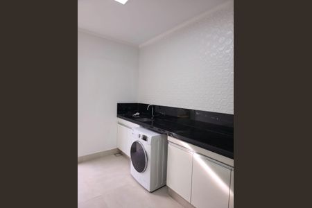 Casa à venda com 300m², 4 quartos e 4 vagas Casa à venda com 300m², 4 quartos e 4 vagasÁrea de Serviço