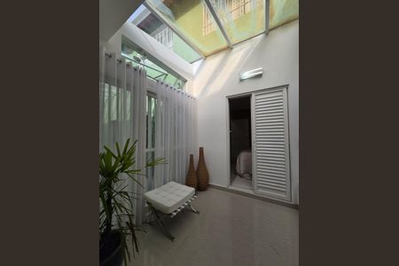 Casa à venda com 300m², 4 quartos e 4 vagas Casa à venda com 300m², 4 quartos e 4 vagasHall entre Suítes 02 e 03