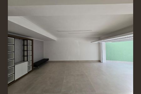 Casa à venda com 300m², 4 quartos e 4 vagas Casa à venda com 300m², 4 quartos e 4 vagasGaragem